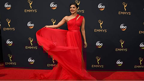 பிரியங்காவுக்கு ஹாலிவுட்டின் சிறந்த ஆடை அணிந்தவருக்கான எம்மி 2016 விருது!