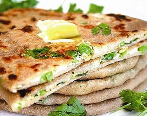 பனீர் ஸ்டப்டு பாசிப்பயிறு சப்பாத்தி!