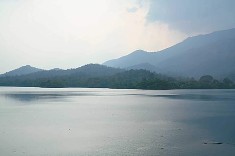 அங்கிள் ஆன்டெனா: மேகம் ஏன் எப்போதும் வெண்மை நிறத்தில் இருக்கிறது?