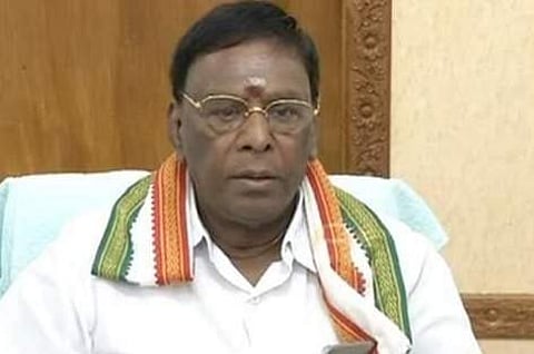 கிரண்பேடி அதிகாரத்தை மீறி செயல்படுகிறார்: நாராயணசாமி திடீர் தில்லி பயணம்