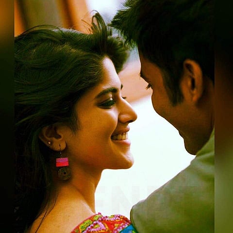 முத்தக்காட்சி: தயங்கிய தனுஷ்; உற்சாகமாக நடித்த மேகா!