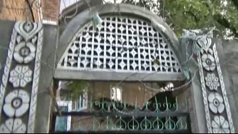 ஜம்மு-காஷ்மீர் ஆளும்கட்சி எம்.எல்.ஏ. வீட்டில் பயங்கரவாதிகள் குண்டுவீசி தாக்குதல்