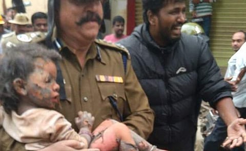 பெங்களூரு 2 மாடி கட்டட விபத்தில் மீட்கப்பட்ட 3 வயது குழந்தை சஞ்சனா உயிரிழந்தது!