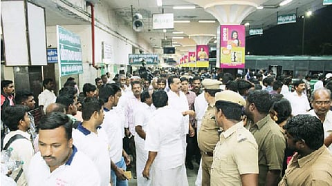 தீபாவளி சிறப்புப் பேருந்துகள்: ரூ.8.5 கோடி வசூல்