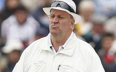 மதுபானக்கடையில் பணம் திருடி மாட்டிக் கொண்ட முன்னாள் கிரிக்கெட் நடுவர்!