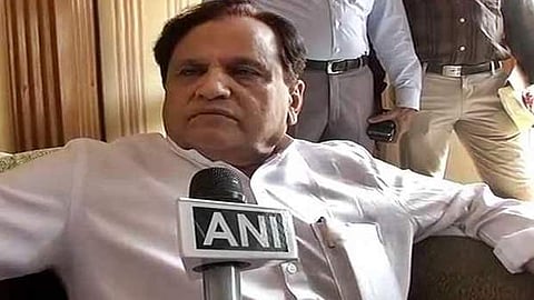 போபாலில் கைது செய்யப்பட்ட பயங்கரவாதிகளுக்கும் பாஜக-வுக்குமே தொடர்பு: அகமது படேல் புது குண்டு