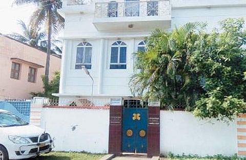 மன்னார்குடியில் உள்ள அதிமுக அம்மா அணி துணைப் பொதுச் செயலர் டிடிவி. தினகரன் வீடு.