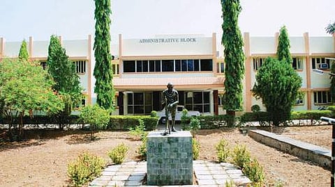 தெரிந்த பெயர் தெரியாத விவரம்: காந்தி கிராம - கிராமியப் பல்கலைக்கழகம்