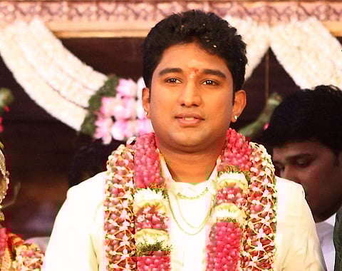 சோதனை நிறைவு: விசாரணைக்கு அழைத்துச் செல்லப்பட்ட விவேக் ஜெயராமன்! அடுத்தது என்ன?