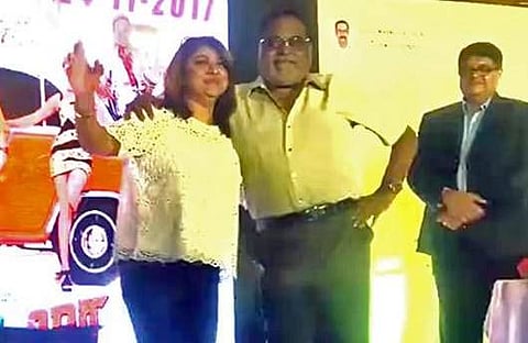 பேரவைக்குச் செல்லாமல் இசை நிகழ்ச்சியில் நடனமாடிய மாண்டியா எம்எல்ஏ அம்பரீஷ்