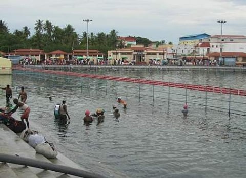 சனிப்பெயர்ச்சி: நளன் தீர்த்தக் குளம் தூர்வாரும் பணி தொடக்கம்