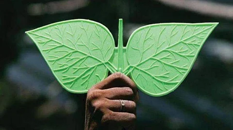அ.தி.மு.க.வில் இருந்து முன்னாள் அமைச்சர் உள்ளிட்ட 100 பேர் நீக்கம்