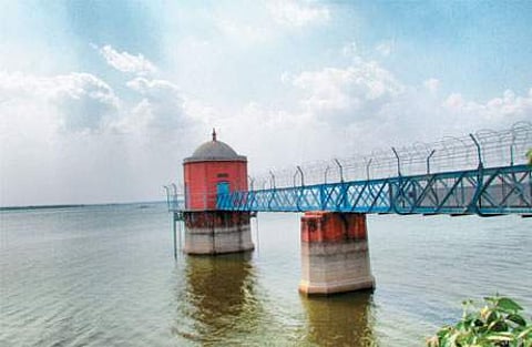 காஞ்சிபுரம் மாவட்டத்தில் எத்தனை ஏரிகள் முழு கொள்ளளவை எட்டியது?