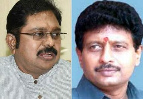 சசிகலா குடும்பத்தினர் வீடுகளில் வருமானவரித் துறை சோதனை