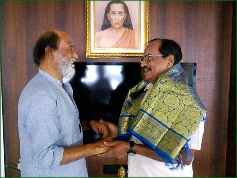 நடுவுல கொஞ்சம் காந்திய பக்கத்த காணோம்: எங்கே தமிழருவி மணியன்?