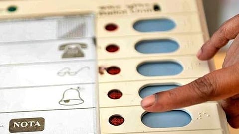 குஜராத்தில் 6 மையங்களுக்கு நாளை மறுவாக்குப்பதிவு