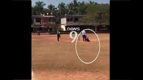 கேரளாவில் சோகம்: மைதானத்திலேயே 20 வயது கிரிக்கெட் வீரர் மரணமடைந்த விடியோ