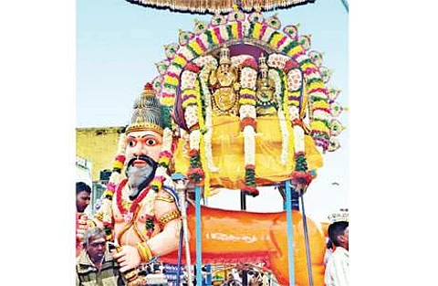 புருஷா முனி வாகனத்தில் வீதியுலா வந்த ஸ்ரீசந்திரசேகரர்.