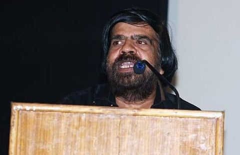 ஹிட்லருக்கு பட்லராக இருக்கக்கூட லாயக்கில்லாதவர் விஷால்: டி.ஆர். விமரிசனம்!