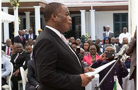 ஜிம்பாம்வே தலைநகர் ஹராரேயில், துணை அதிபராக வியாழக்கிழமை பதவியேற்கும் கான்ஸ்டன்டினோ சிவெங்கா.