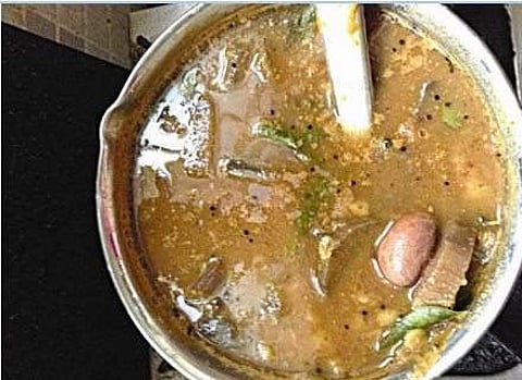 பலாக் கொட்டை, வாழைத்தண்டு பருப்புக் குழம்பு