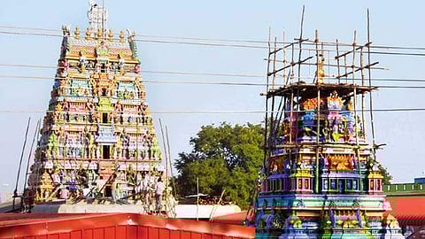 நாளை கும்பாபிஷேகம் நடைபெறவுள்ள வள்ளிமலை அடிவாரம் ஆறுமுகநாதர் திருக்கோயில் கோபுரங்கள்.