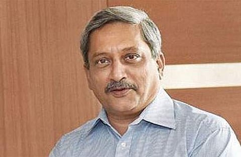 அரசியல்வாதிகளைக் காட்டிலும் ஊழல் செய்பவர்களாக அதிகாரிகள் இருப்பார்கள்: பாரிக்கர் விமர்சனம்