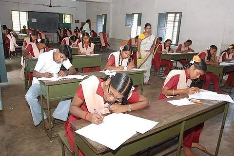 பத்தாம் வகுப்பு: மொழிப் பாடங்களுக்கு இனி ஒரே தாள்: தமிழக அரசு அறிவிப்பு