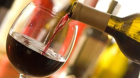 இரவு 1 மணி வரை மதுக்கடைகள் திறப்பு: இங்கல்ல ஒடிசாவில்!