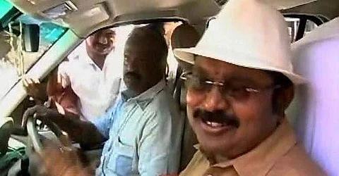 வருமான வரிச் சோதனையின் பின்னணியில் கூட்டுச் சதி: டி.டி.வி.தினகரன் குற்றச்சாட்டு