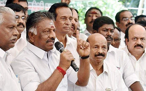 உயிருள்ளவரை சசிகலா உறவினர்களை கட்சியில் அனுமதிக்க மாட்டேன் என்றார் ஜெயலலிதா: ஓ .பி.எஸ் தகவல்!