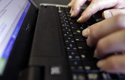 கல்வி நிலையங்களில் பாலியல் குற்றங்கள்: புகார் செய்ய தனி இணையதளம் உருவாக்கும் மஹராஷ்டிரா அரசு!