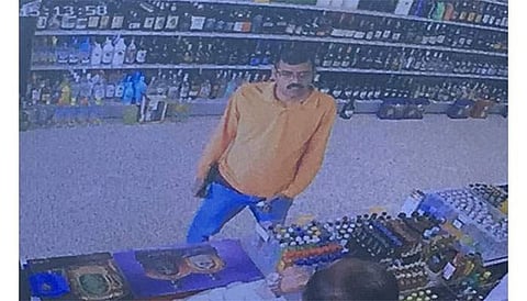 அமெரிக்காவில் மீண்டும் ஒரு இந்தியர் சுட்டுக் கொலை! நிறவெறி தான் காரணமா?