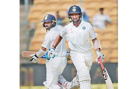 பெங்களூரு டெஸ்ட்: இந்தியா 126 ரன்கள் முன்னிலை