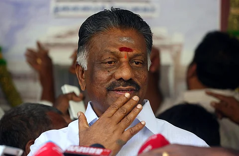 சசிகலா இருக்கும் வரை இணைப்பு என்ற பேச்சுக்கே இடம் இல்லை: ஓ.பி.எஸ் திட்டவட்டம்!