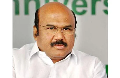 குளம் தேடி பறக்கும் கொக்கு போன்றவர் பாண்டியராஜன்: அமைச்சர் ஜெயக்குமார் ஆவேசம்