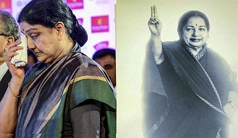 அதிமுக தலைமை அலுவலகத்தில் வி.கே.சசிகலாவின் படங்கள் அகற்றம்