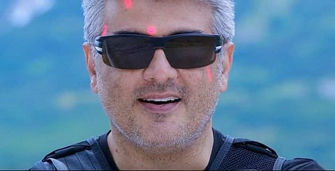 நள்ளிரவில் வெளியான 'விவேகம்’ டீசர்! அஜித் ரசிகர்கள் உற்சாகம்!