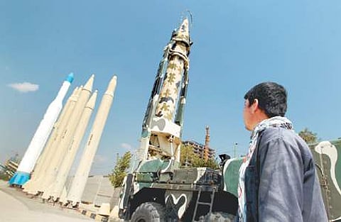 ஈரான் தலைநகர் டெஹ்ரானில் உள்ள பாதுகாப்புத் துறை அருங்காட்சியகத்தில் வைக்கப்பட்டுள்ள ஏவுகணை மாதிரி (கோப்புப் படம்).