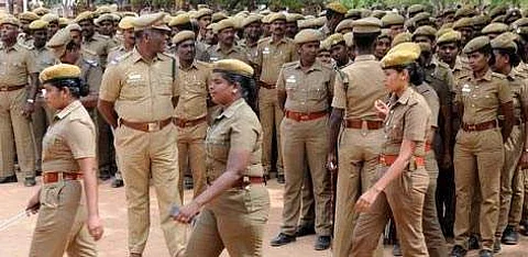விவசாயிகள் போராட்டம்: தஞ்சை பெரியகோயில், மெரீனாவில் ஏராளமான போலீஸார் குவிப்பு