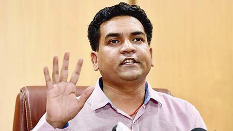 தில்லியில் செய்தியாளர்களுக்கு ஞாயிற்றுக்கிழமை பேட்டியளித்த கபில் மிஸ்ரா.