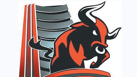 'காளை’ திடீா் எழுச்சி: சென்செக்ஸ் 1,006 புள்ளிகள் உயா்வு!