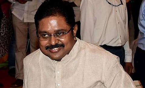 டி.டி.வி.தினரனுக்கு முன்னிலை தந்தால் மட்டுமே ஜனாதிபதி தேர்தலில் ஆதரவு: முதல்வரை முற்றுகையிட்ட எம்.எல் ஏக்கள்!