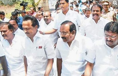 விடியோ விவகாரம்: பேரவையில் இருந்து திமுக உறுப்பினர்கள் வெளிநடப்பு