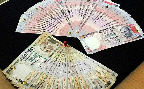 மதிப்பு நீக்கம் செய்யப்பட்ட ரூபாய் நோட்டுகளை ஆர்.பி.ஐயில் டெபாசிட் செய்ய மாவட்ட மத்திய கூட்டுறவு வங்கிகளுக்கு அரசு அனுமதி!