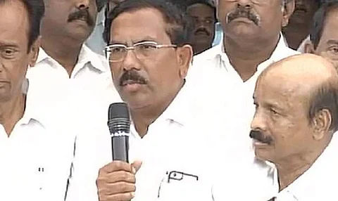 பெரும்பான்மையை நிரூபிக்க முதல்வர் ஆதரவு கேட்டால் ஆலோசிக்கப்படும்: முன்னாள் அமைச்சர் கே.பாண்டியராஜன்