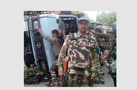 காஷ்மீரில் சிஆர்பிஎப் வீரர்கள் சென்ற வாகனம் கவிழ்ந்து விபத்து: 12 பேர் காயம்