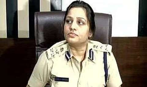 சசிகலா விவகாரம்: கர்நாடக சிறைத்துறை டிஐஜி ரூபா 'திடீர்' பணியிட மாற்றம்!