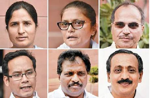 5 நாள்களுக்கு இடை நீக்கம் செய்யப்பட்ட காங்கிரஸ் எம்.பி.க்கள் ரஞ்சித் ரஞ்சன், சுஷ்மிதா தேவ், அதிர் ரஞ்சன் சௌத்ரி (மேல்வரிசை-இடமிருந்து), கௌரவ் கோகோய், கே. சுரேஷ், எம்.கே. ராகவன் ஆகியோர்