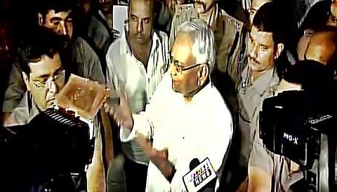 நிம்மதியாக அரசாங்கம் நடத்த முடியவில்லை: பதவி விலகல் குறித்து நிதிஷ் விளக்கம்